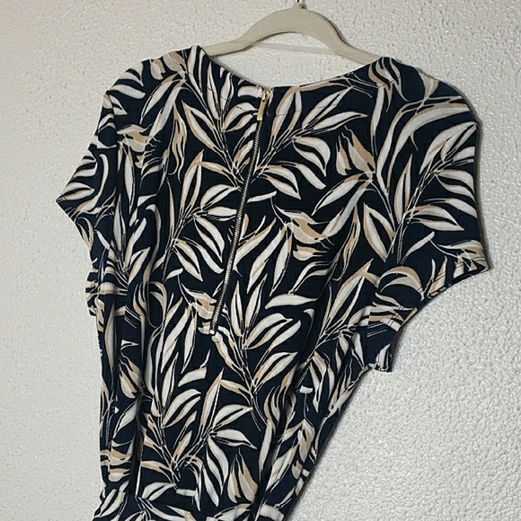 NWT Chico's Travelers Leaf Jumpsuit Short Sleeve Tie Waist Navy Cream Tropical - Picture 9 of 17